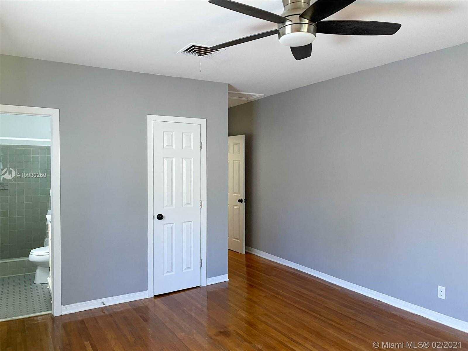 Small Image of 9141 GARLAND AVE #9141, Surfside Number 16