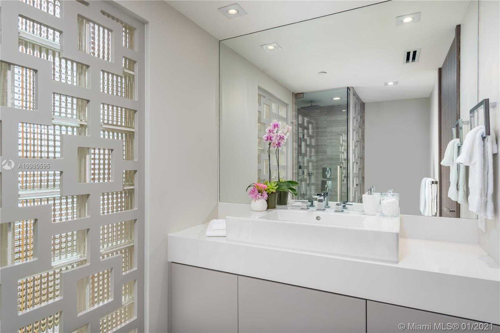Small Image of 1455 OCEAN DR #1006, Miami Beach Number 11
