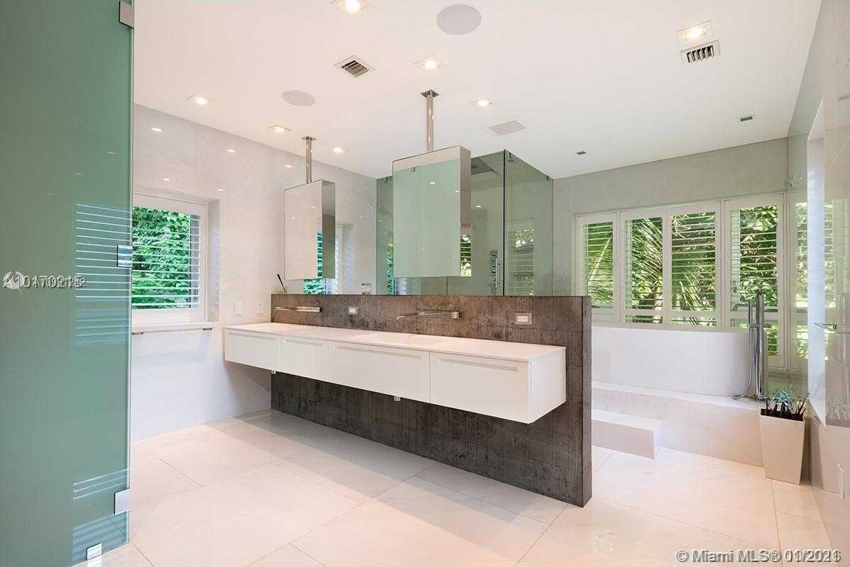 Small Image of 3503 BANYAN CIR, Coconut Grove Number 10
