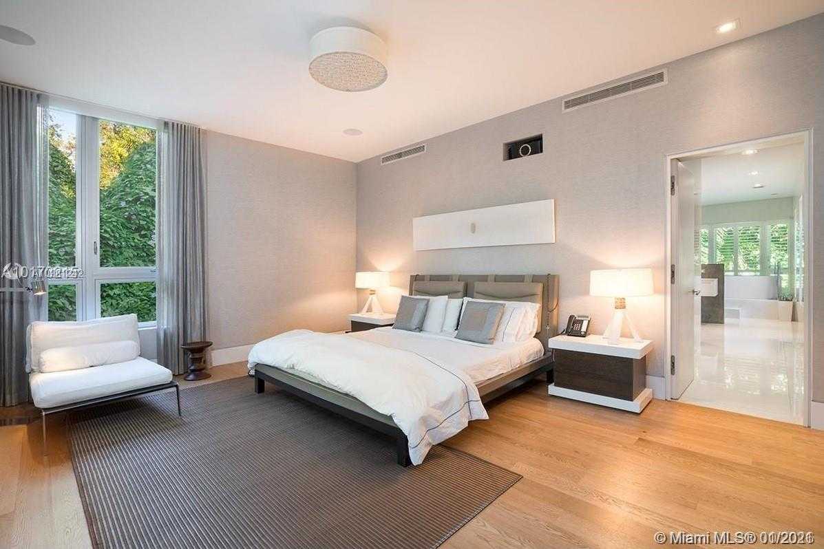 Small Image of 3503 BANYAN CIR, Coconut Grove Number 11