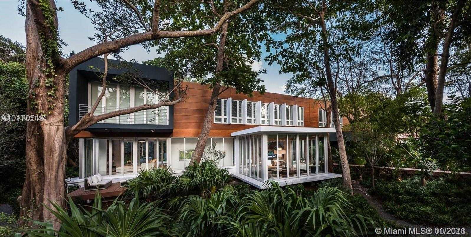 Small Image of 3503 BANYAN CIR, Coconut Grove Number 3