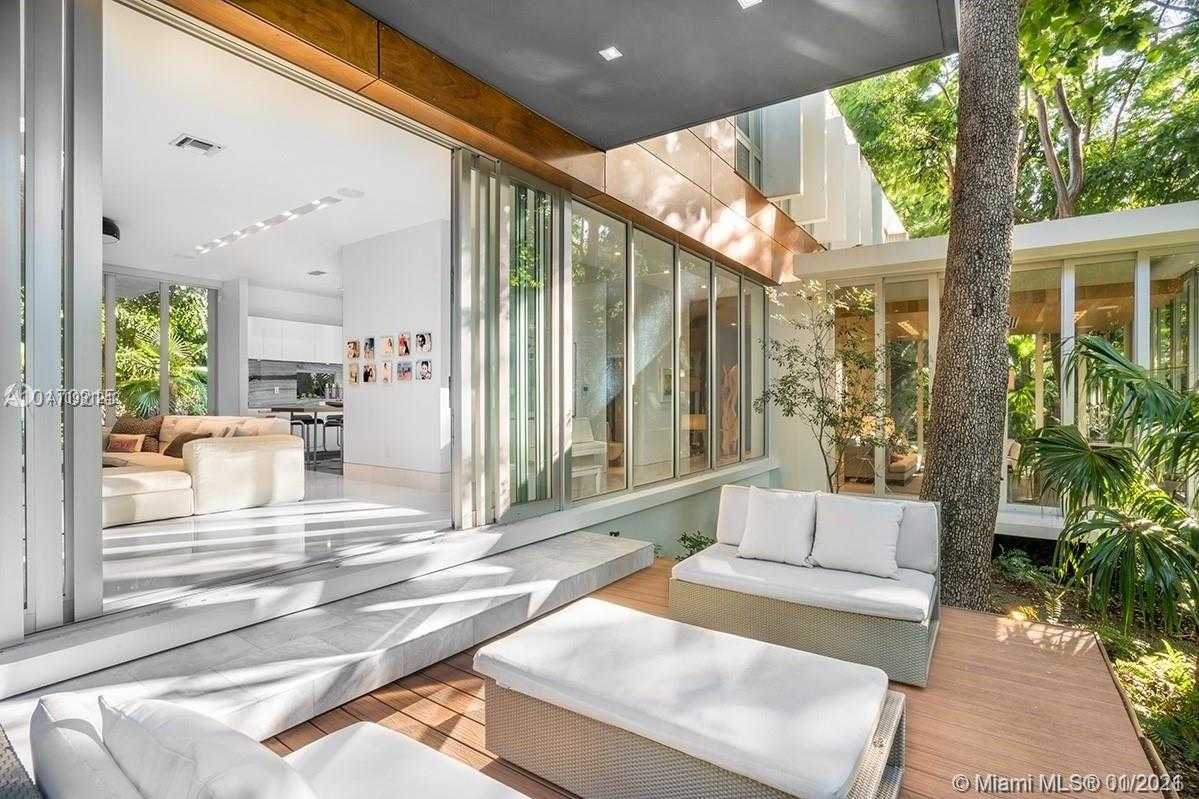 Small Image of 3503 BANYAN CIR, Coconut Grove Number 4