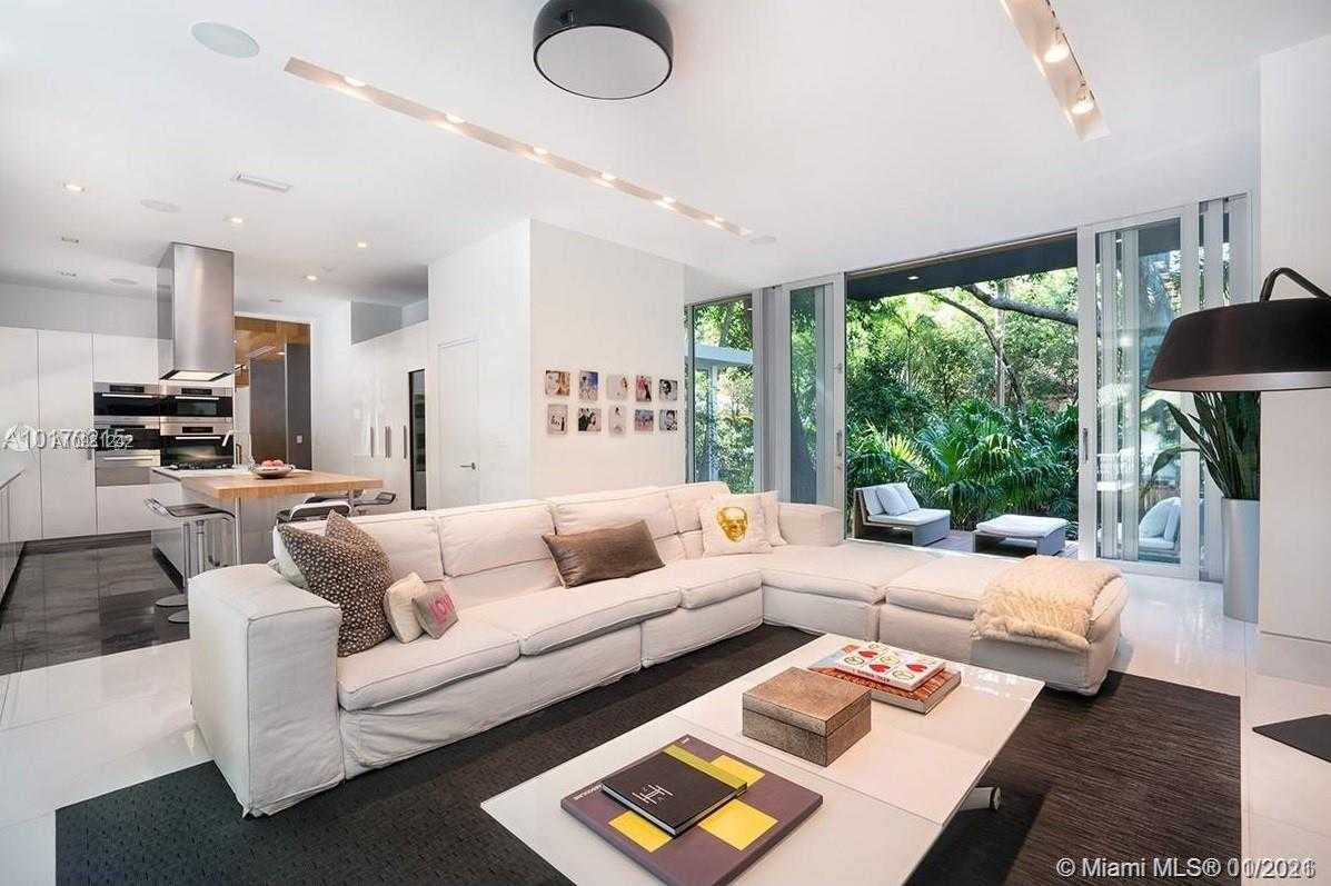 Small Image of 3503 BANYAN CIR, Coconut Grove Number 6