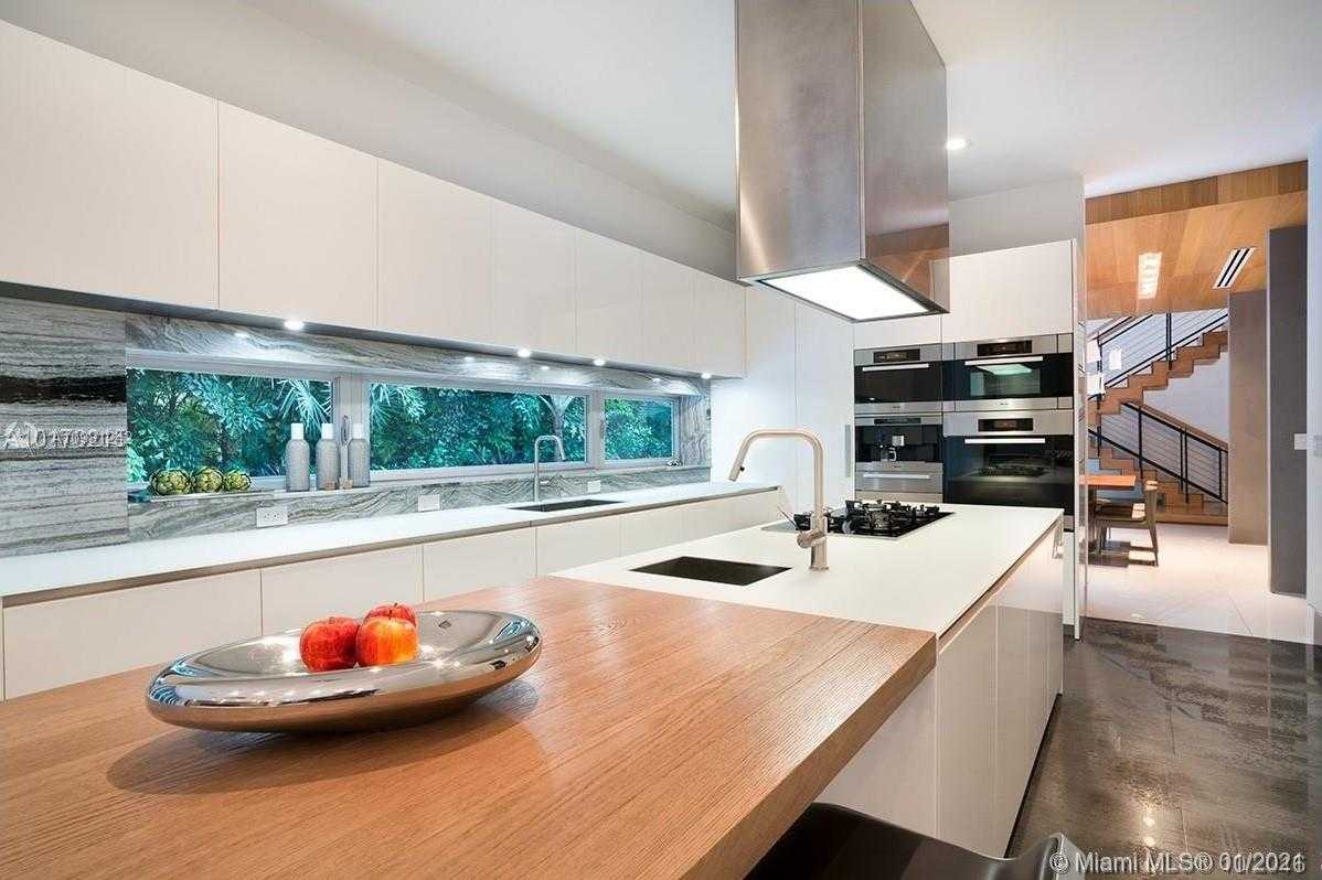 Small Image of 3503 BANYAN CIR, Coconut Grove Number 7