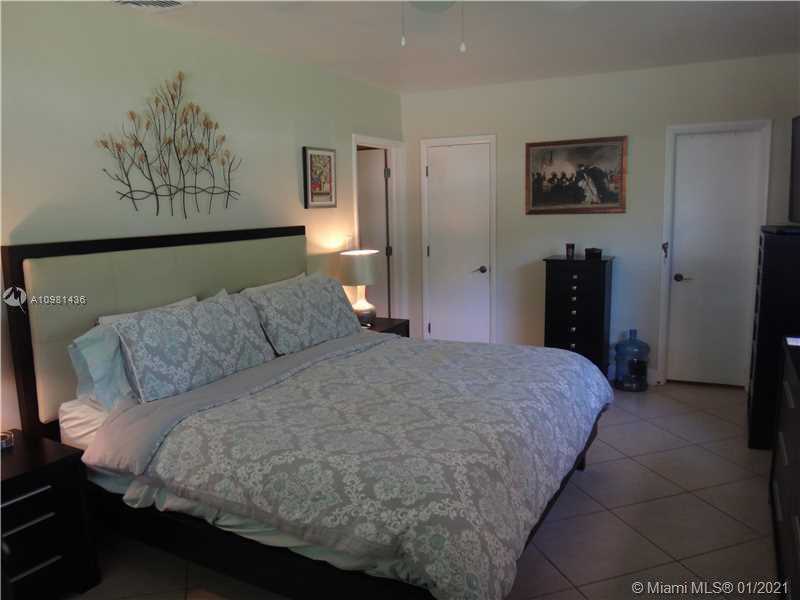Small Image of 950 VIERA AV, Coral Gables Number 10