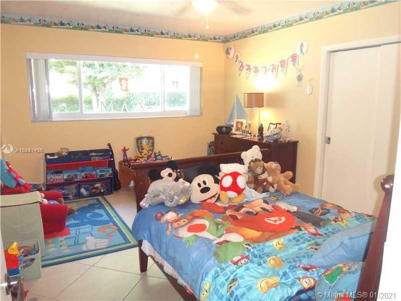 Small Image of 950 VIERA AV, Coral Gables Number 11