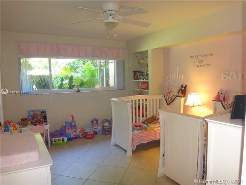 Small Image of 950 VIERA AV, Coral Gables Number 12