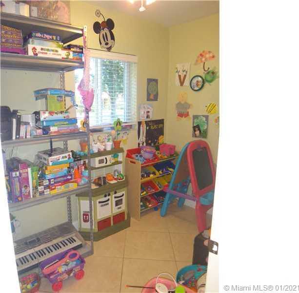 Small Image of 950 VIERA AV, Coral Gables Number 13