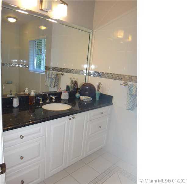 Small Image of 950 VIERA AV, Coral Gables Number 14