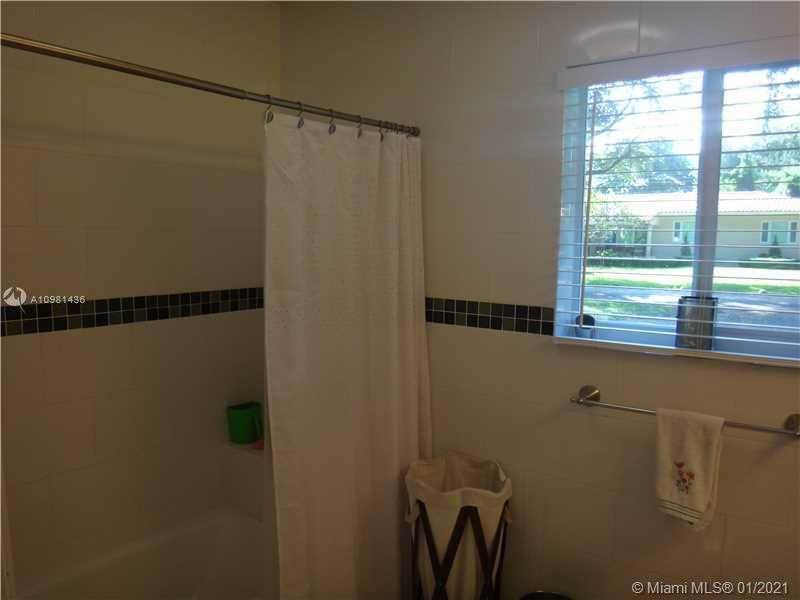 Small Image of 950 VIERA AV, Coral Gables Number 16