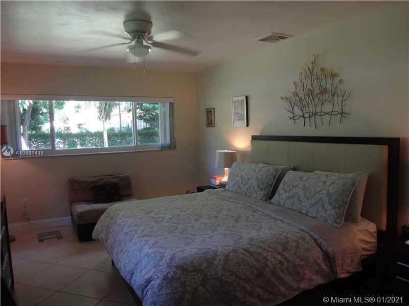 Small Image of 950 VIERA AV, Coral Gables Number 8