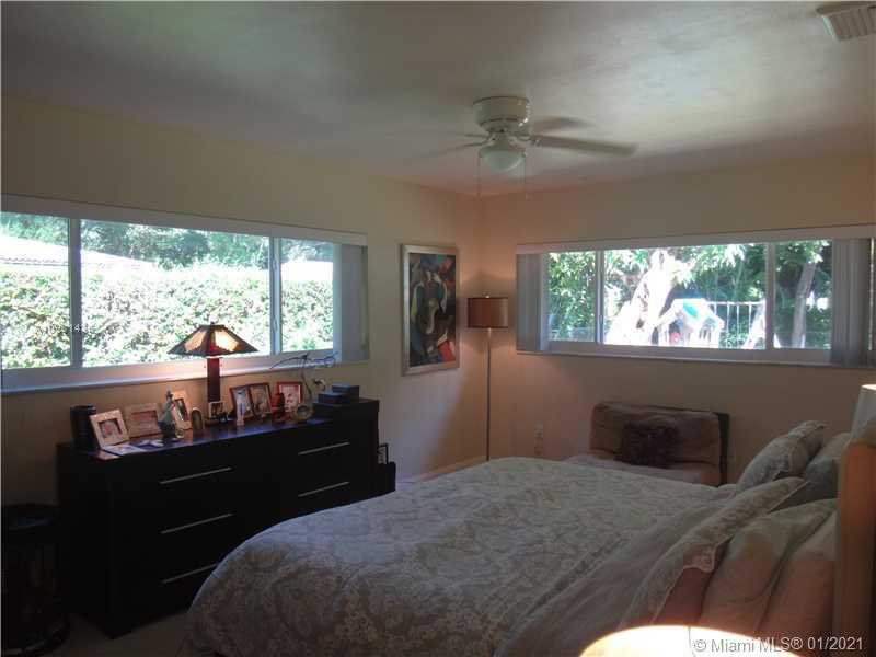 Small Image of 950 VIERA AV, Coral Gables Number 9