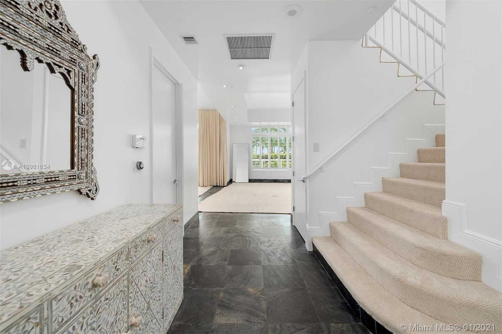 Small Image of 100 POINTE DR #TH-1, Miami Beach Number 12