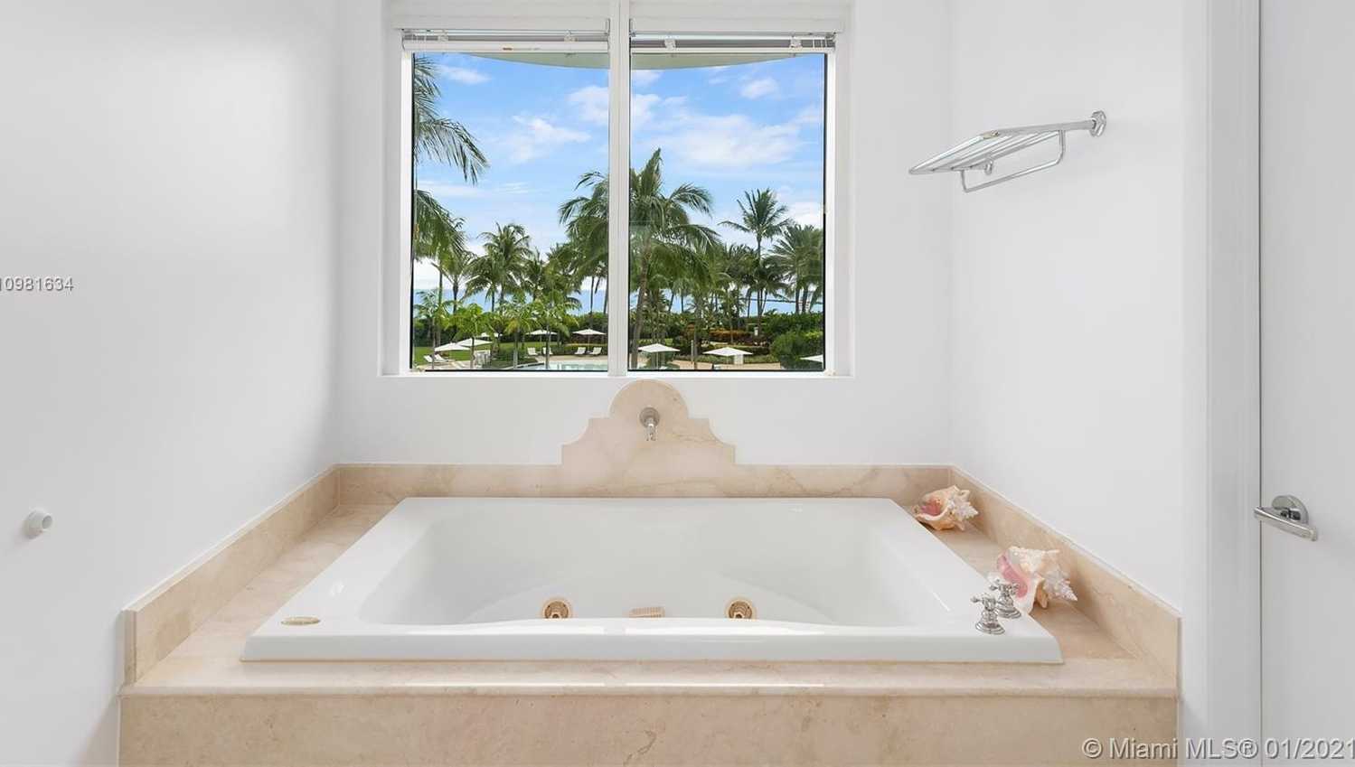Small Image of 100 POINTE DR #TH-1, Miami Beach Number 19