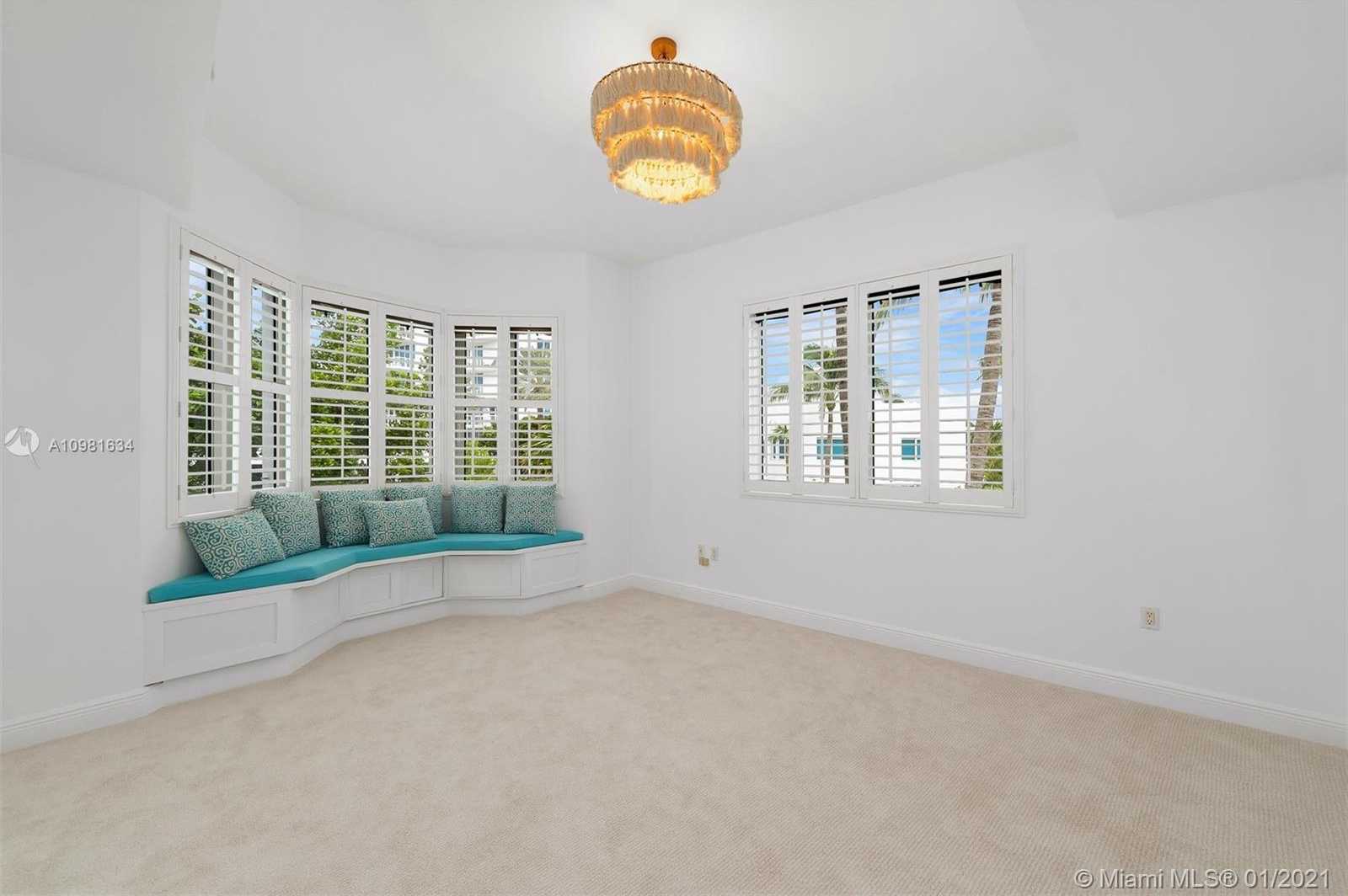 Small Image of 100 POINTE DR #TH-1, Miami Beach Number 20