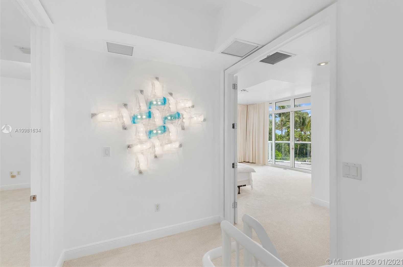 Small Image of 100 POINTE DR #TH-1, Miami Beach Number 28
