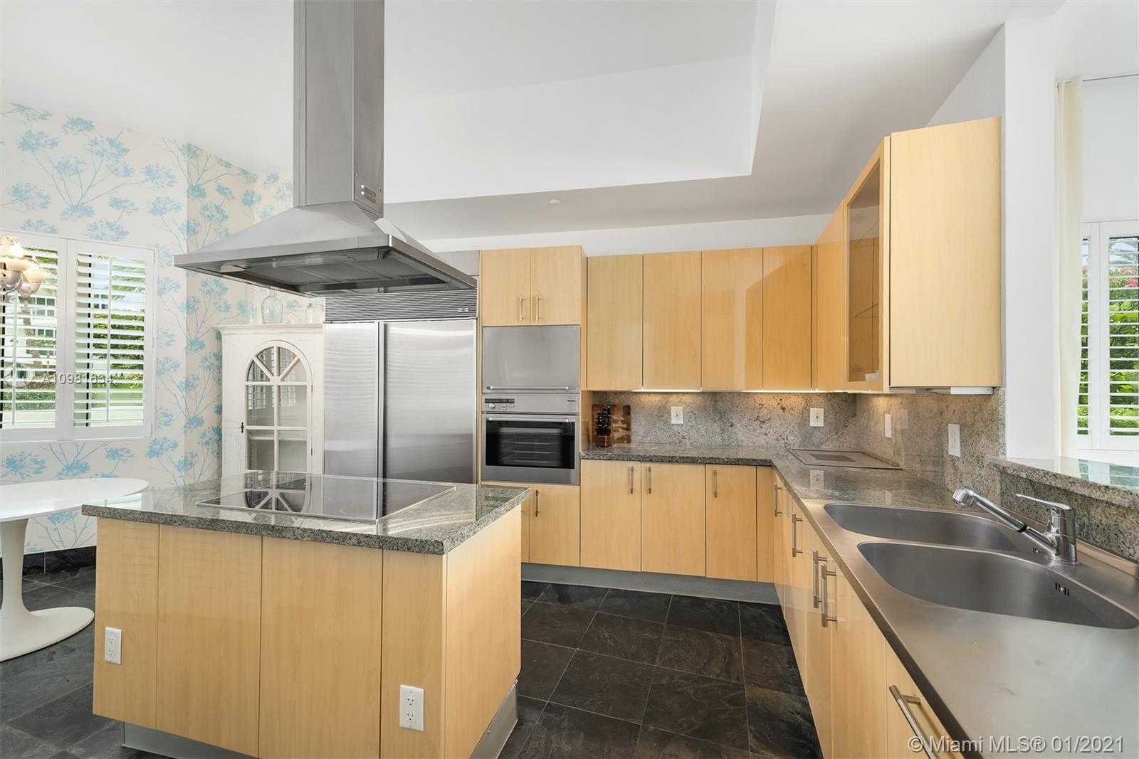 Small Image of 100 POINTE DR #TH-1, Miami Beach Number 9