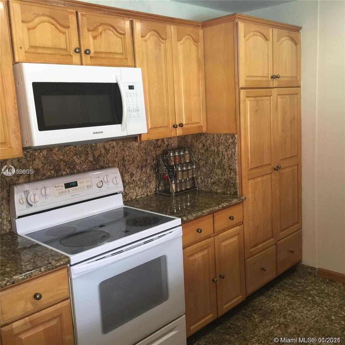 Small Image of 13451 SOUTH WEST 108TH ST CIR N, Miami Number 11