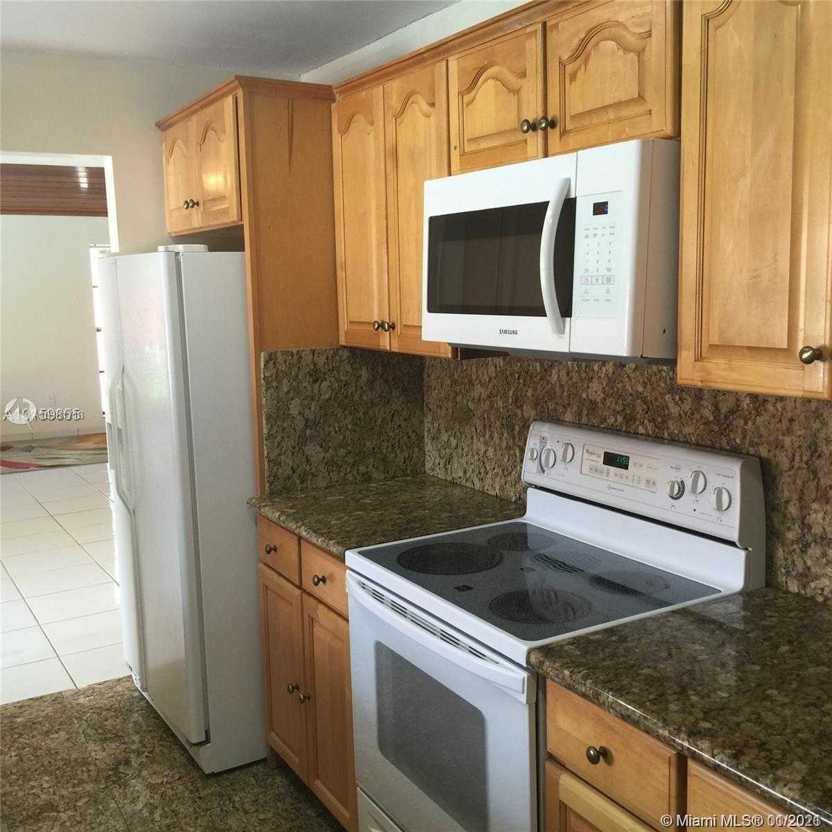 Small Image of 13451 SOUTH WEST 108TH ST CIR N, Miami Number 12
