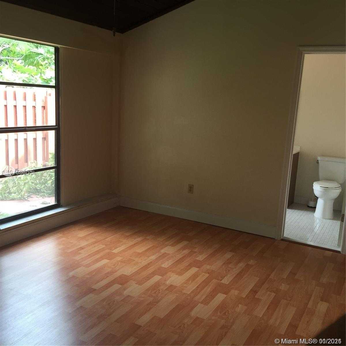 Small Image of 13451 SOUTH WEST 108TH ST CIR N, Miami Number 18