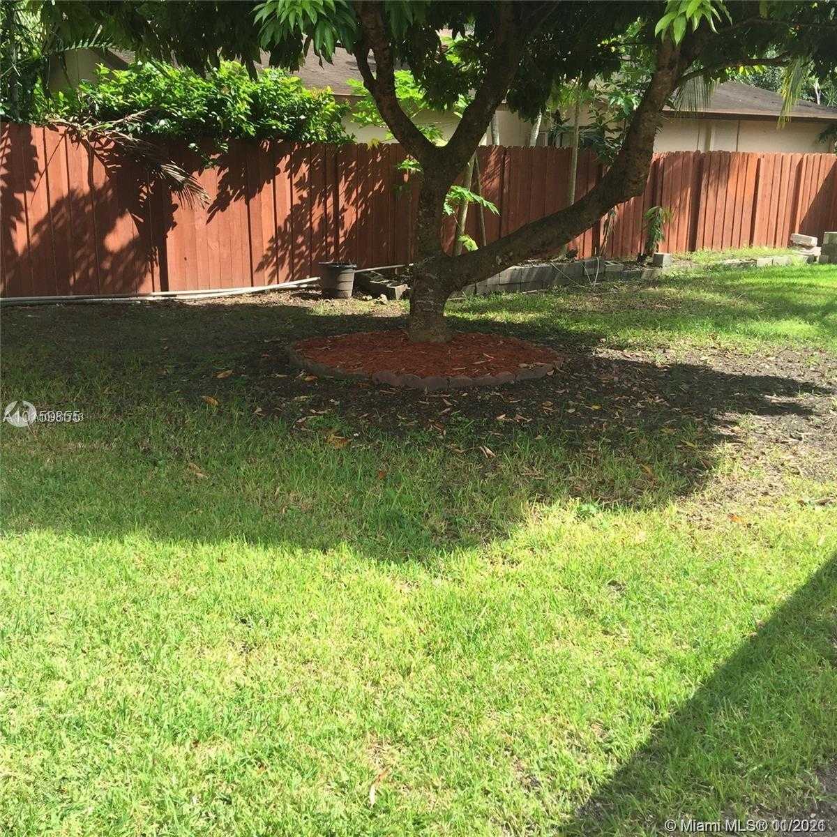 Small Image of 13451 SOUTH WEST 108TH ST CIR N, Miami Number 21