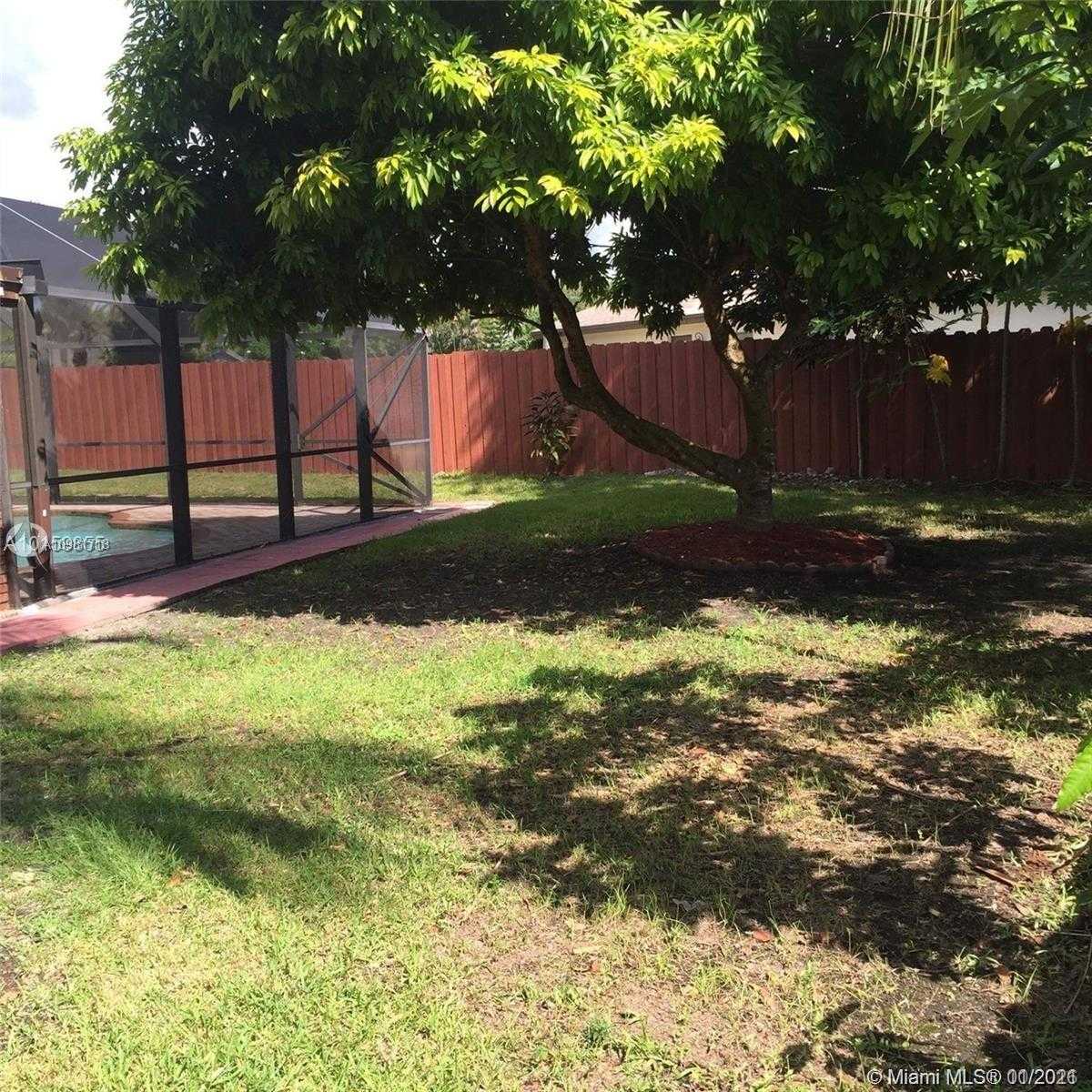 Small Image of 13451 SOUTH WEST 108TH ST CIR N, Miami Number 23