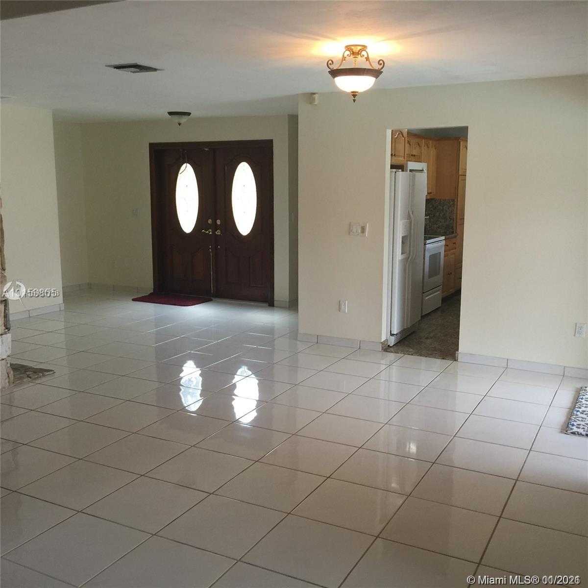Small Image of 13451 SOUTH WEST 108TH ST CIR N, Miami Number 3