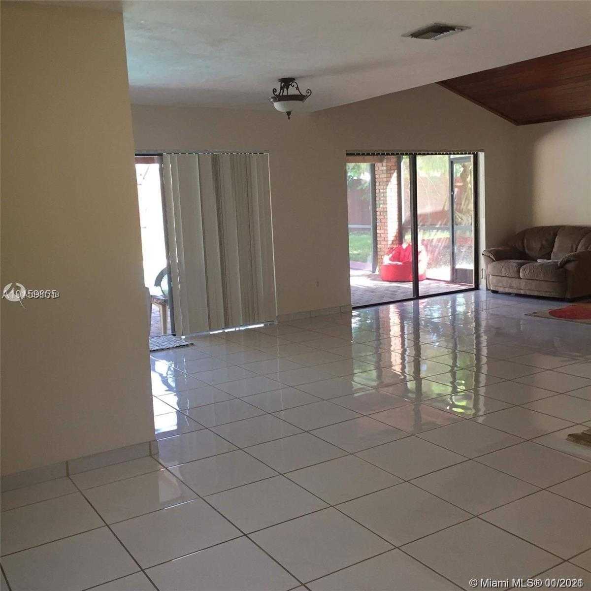 Small Image of 13451 SOUTH WEST 108TH ST CIR N, Miami Number 6