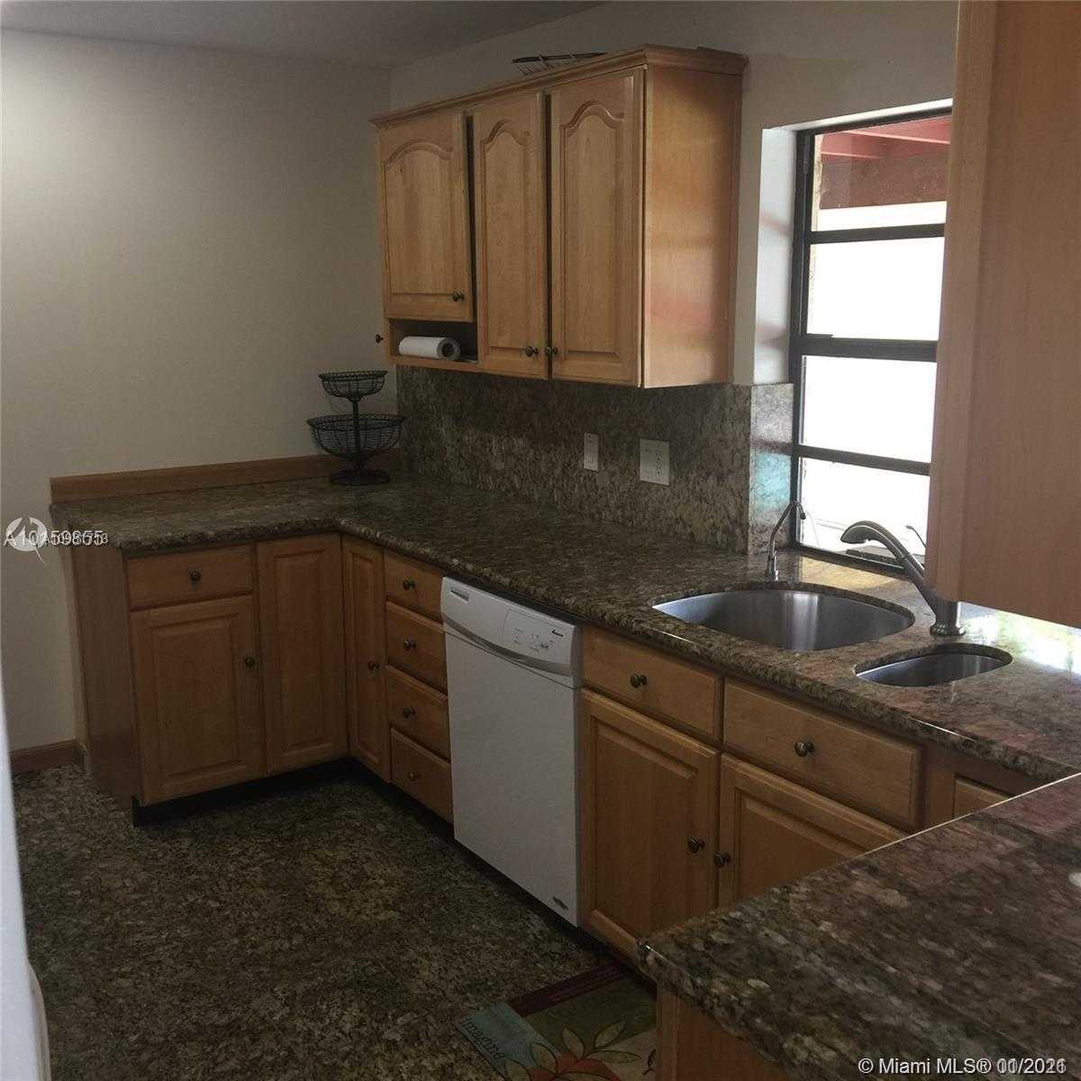 Small Image of 13451 SOUTH WEST 108TH ST CIR N, Miami Number 9