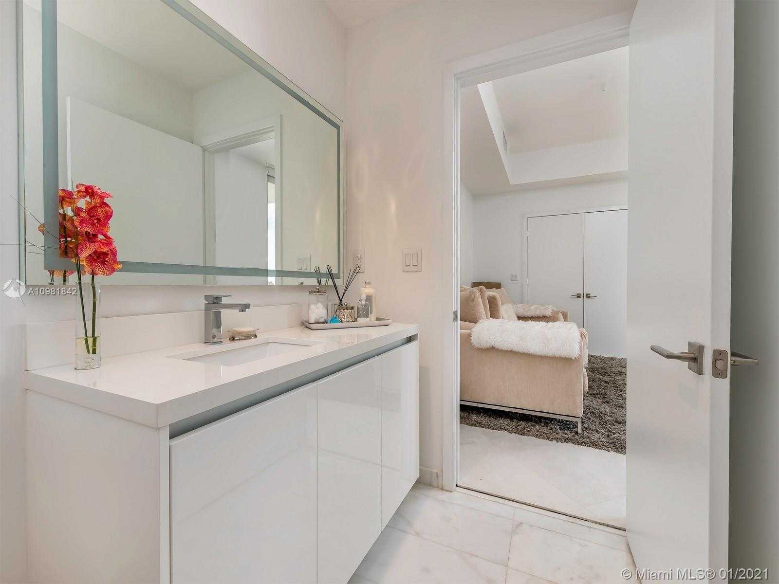 Small Image of 801 SOUTH POINTE DR #501, Miami Beach Number 14