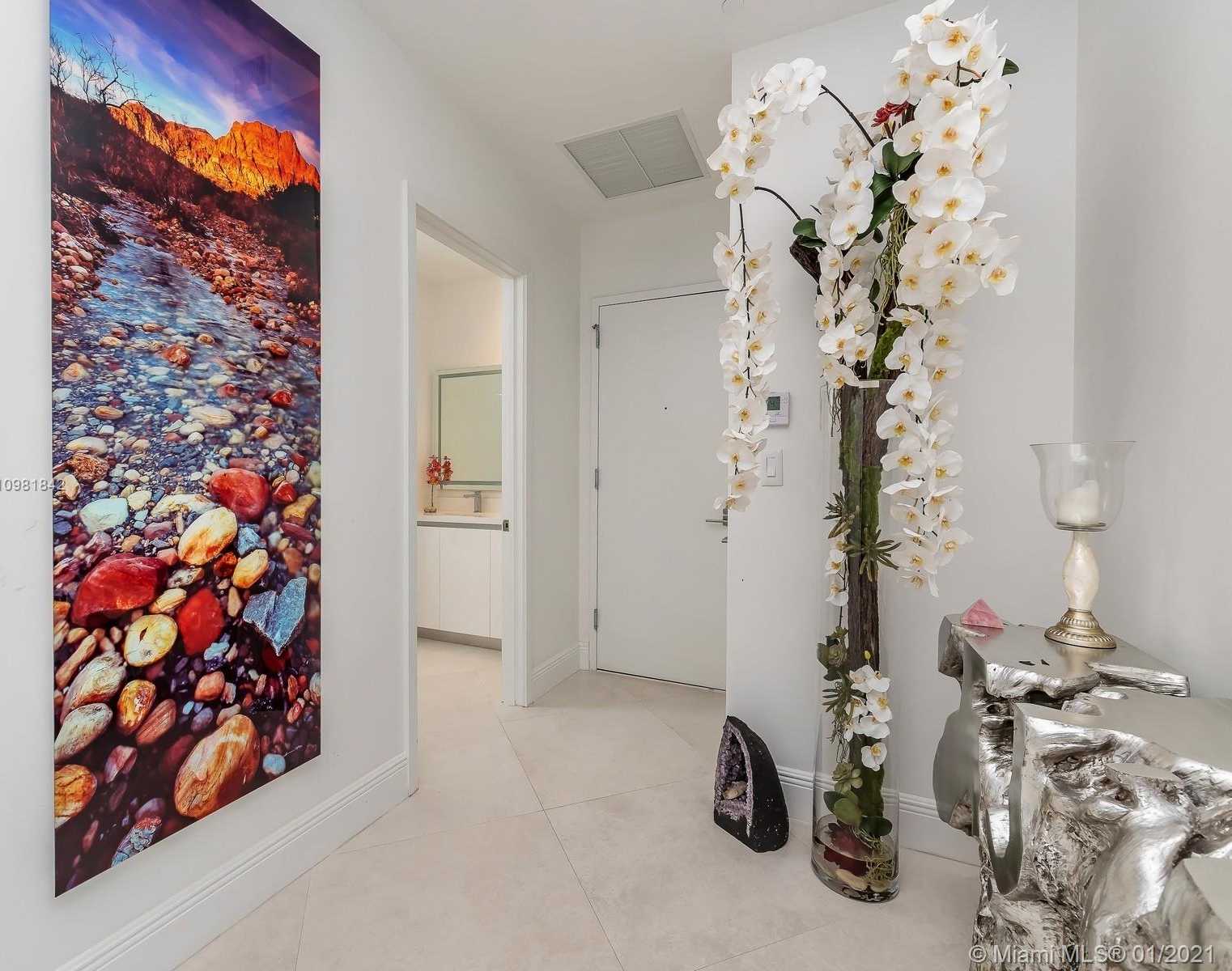 Small Image of 801 SOUTH POINTE DR #501, Miami Beach Number 16