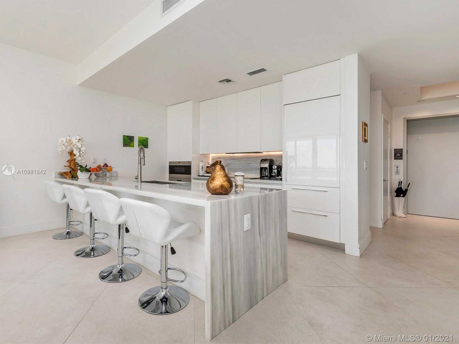 Small Image of 801 SOUTH POINTE DR #501, Miami Beach Number 7