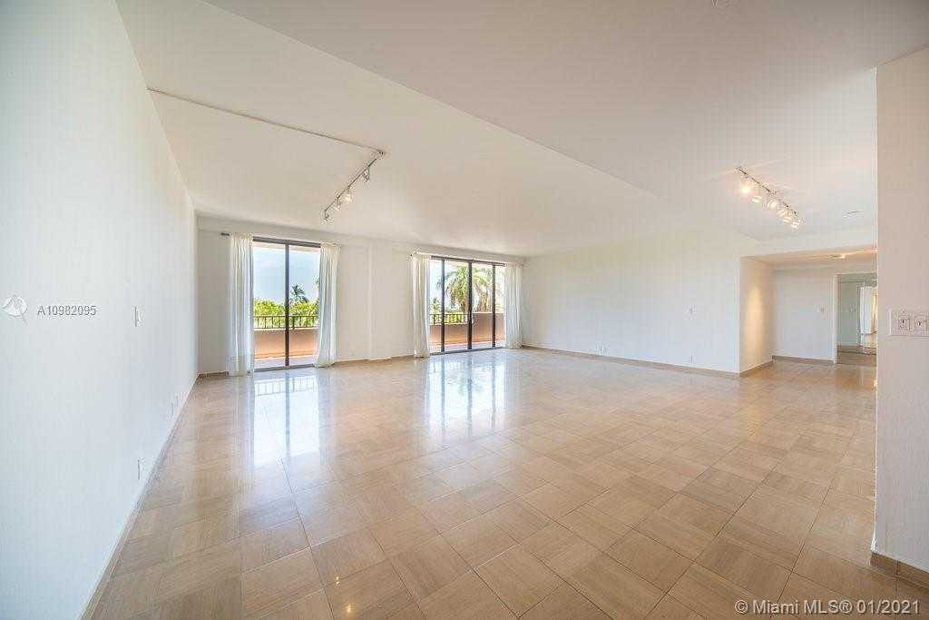 Small Image of 151 CRANDON BL #425, Key Biscayne Number 3