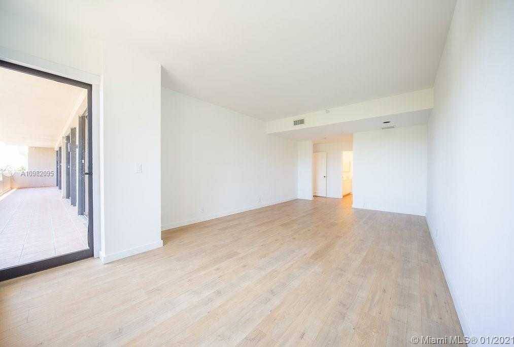 Small Image of 151 CRANDON BL #425, Key Biscayne Number 4