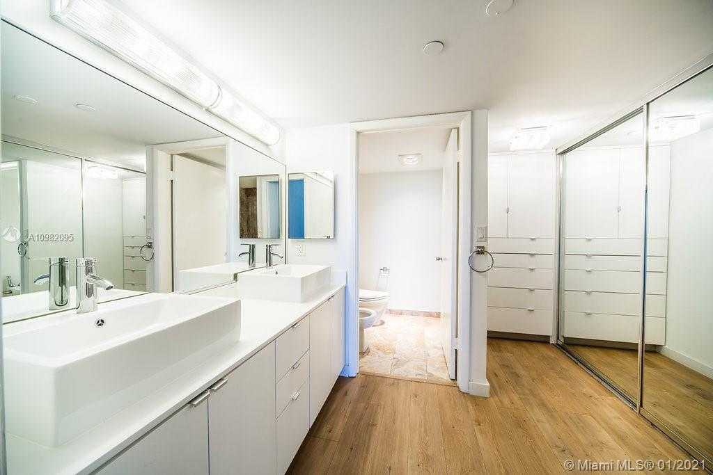 Small Image of 151 CRANDON BL #425, Key Biscayne Number 5