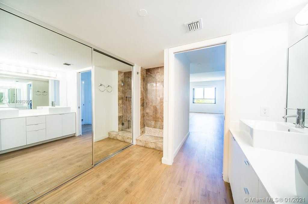 Small Image of 151 CRANDON BL #425, Key Biscayne Number 6