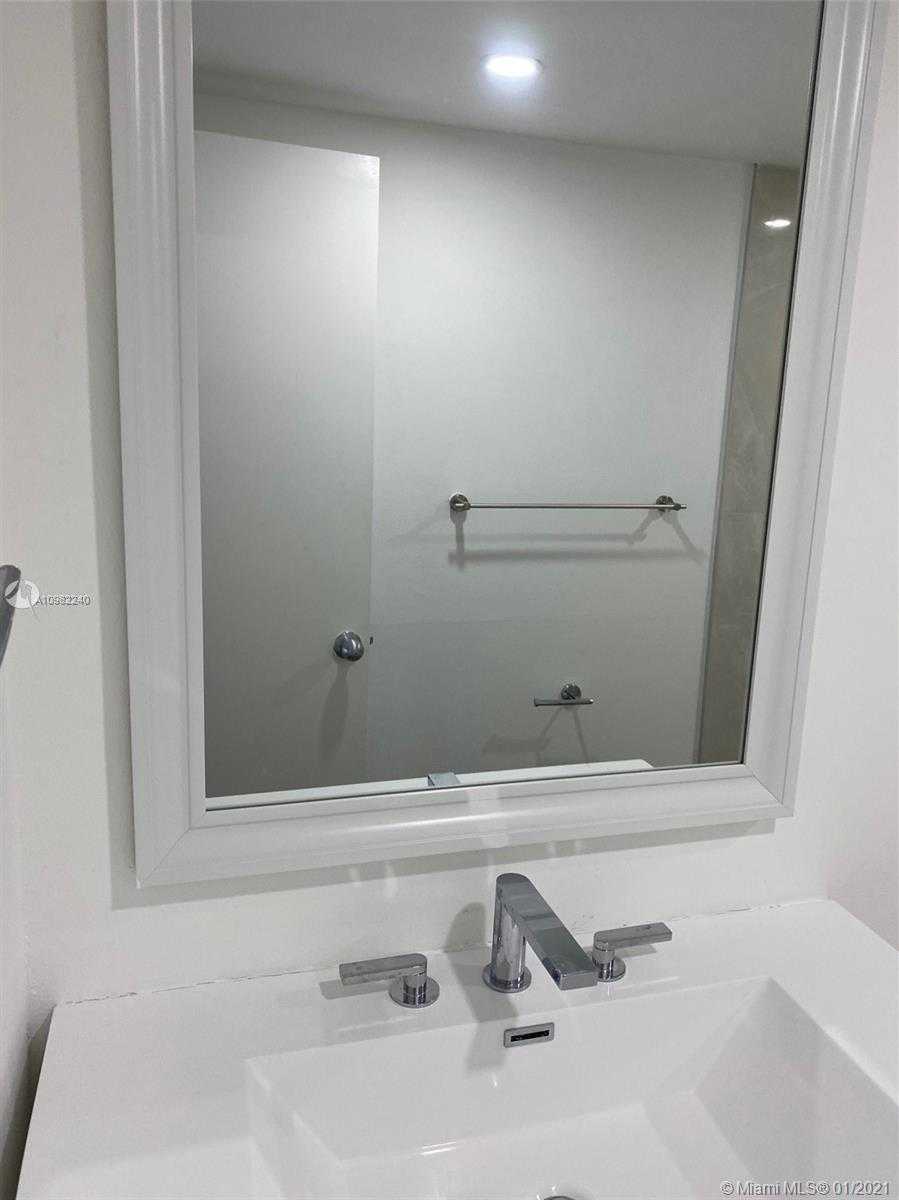 Small Image of 177 OCEAN LANE DR #502, Key Biscayne Number 31
