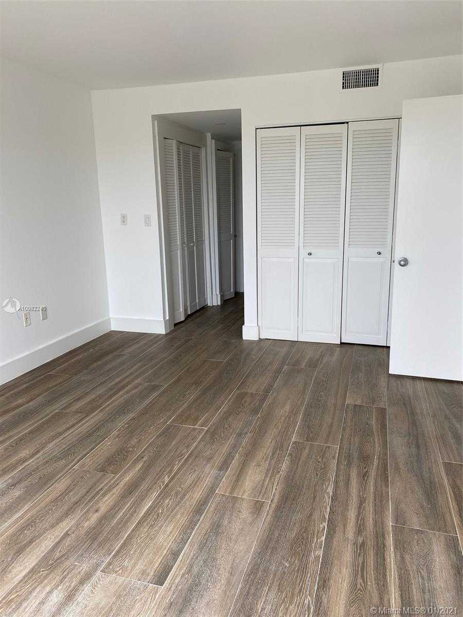 Small Image of 177 OCEAN LANE DR #502, Key Biscayne Number 4