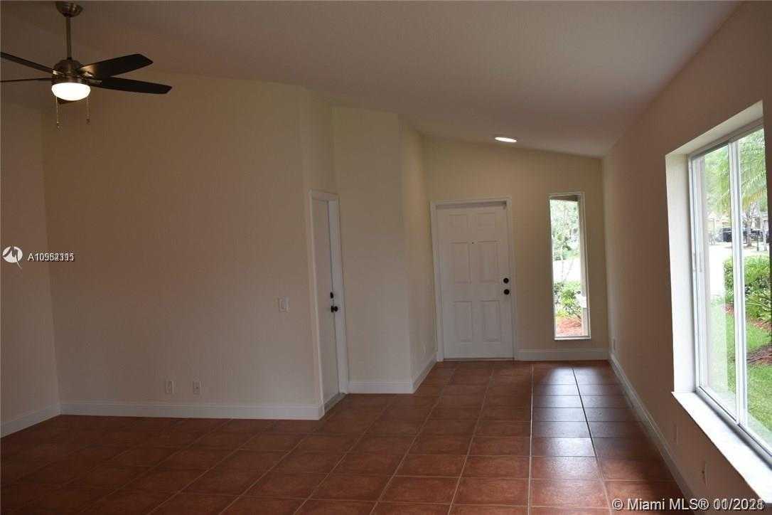 Small Image of 818 GOLDEN CANE DR, Weston Number 3