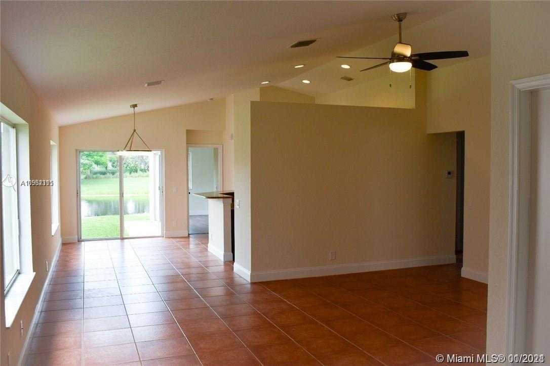 Small Image of 818 GOLDEN CANE DR, Weston Number 5