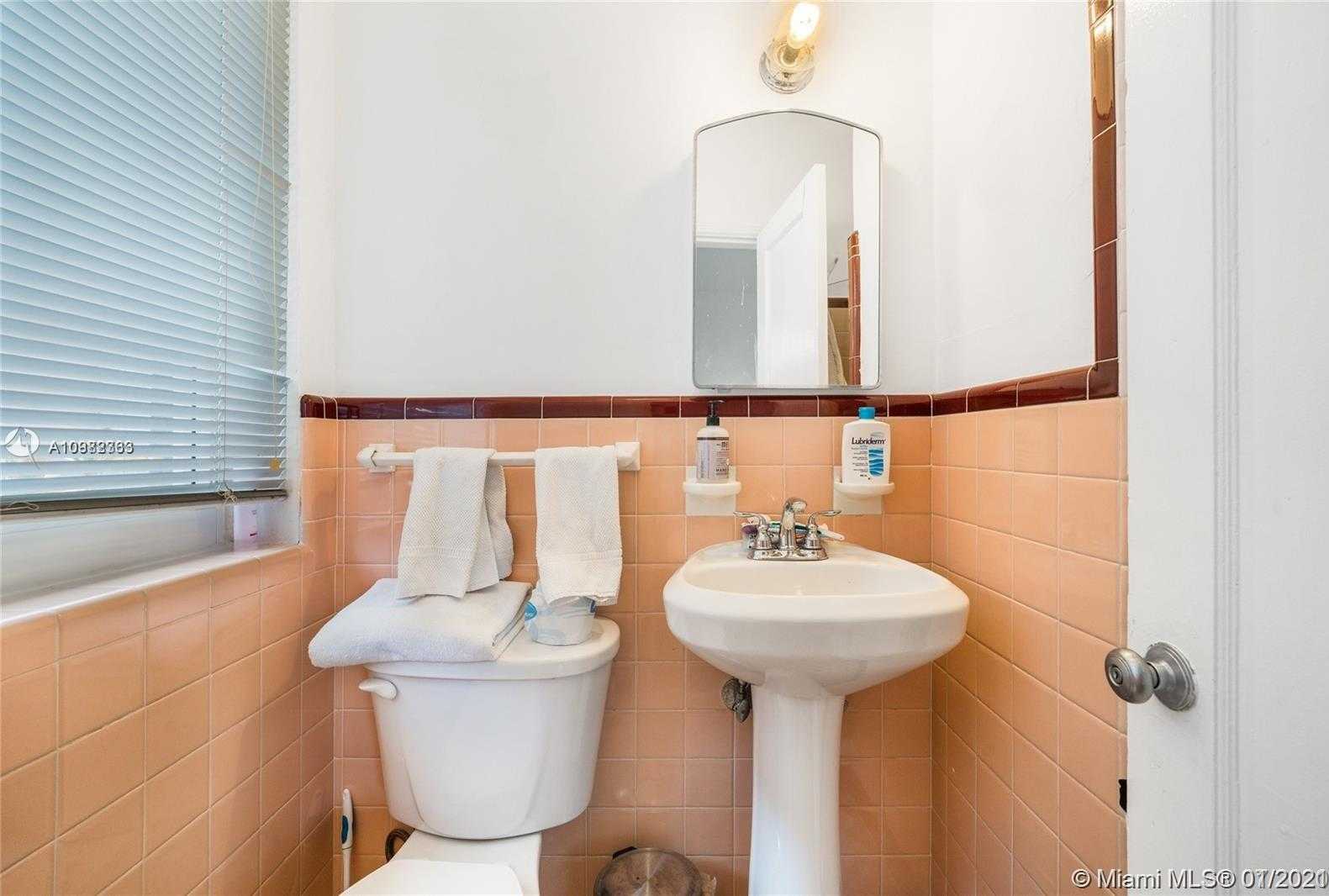 Small Image of 5456 LA GORCE DR, Miami Beach Number 5