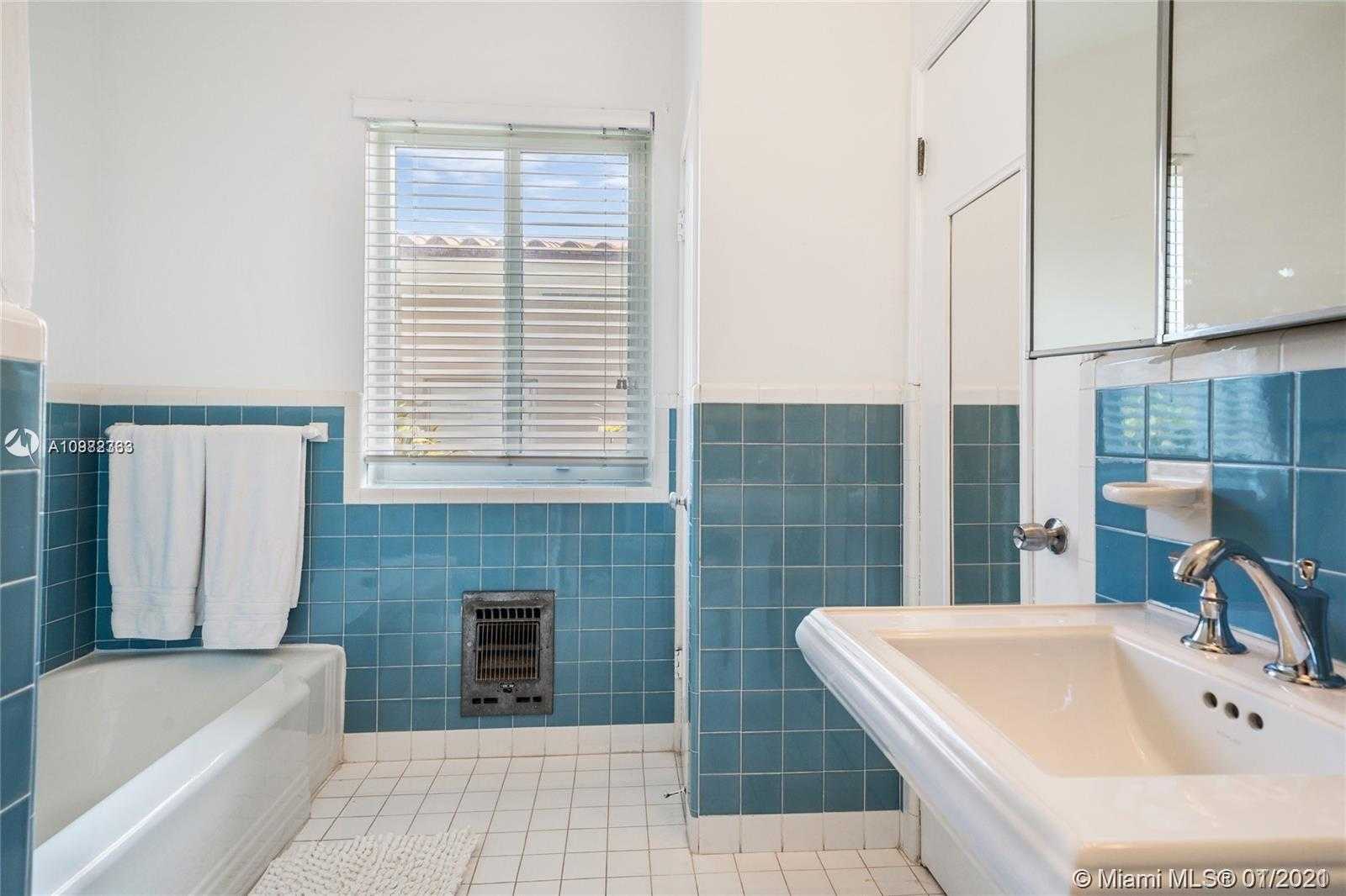 Small Image of 5456 LA GORCE DR, Miami Beach Number 6