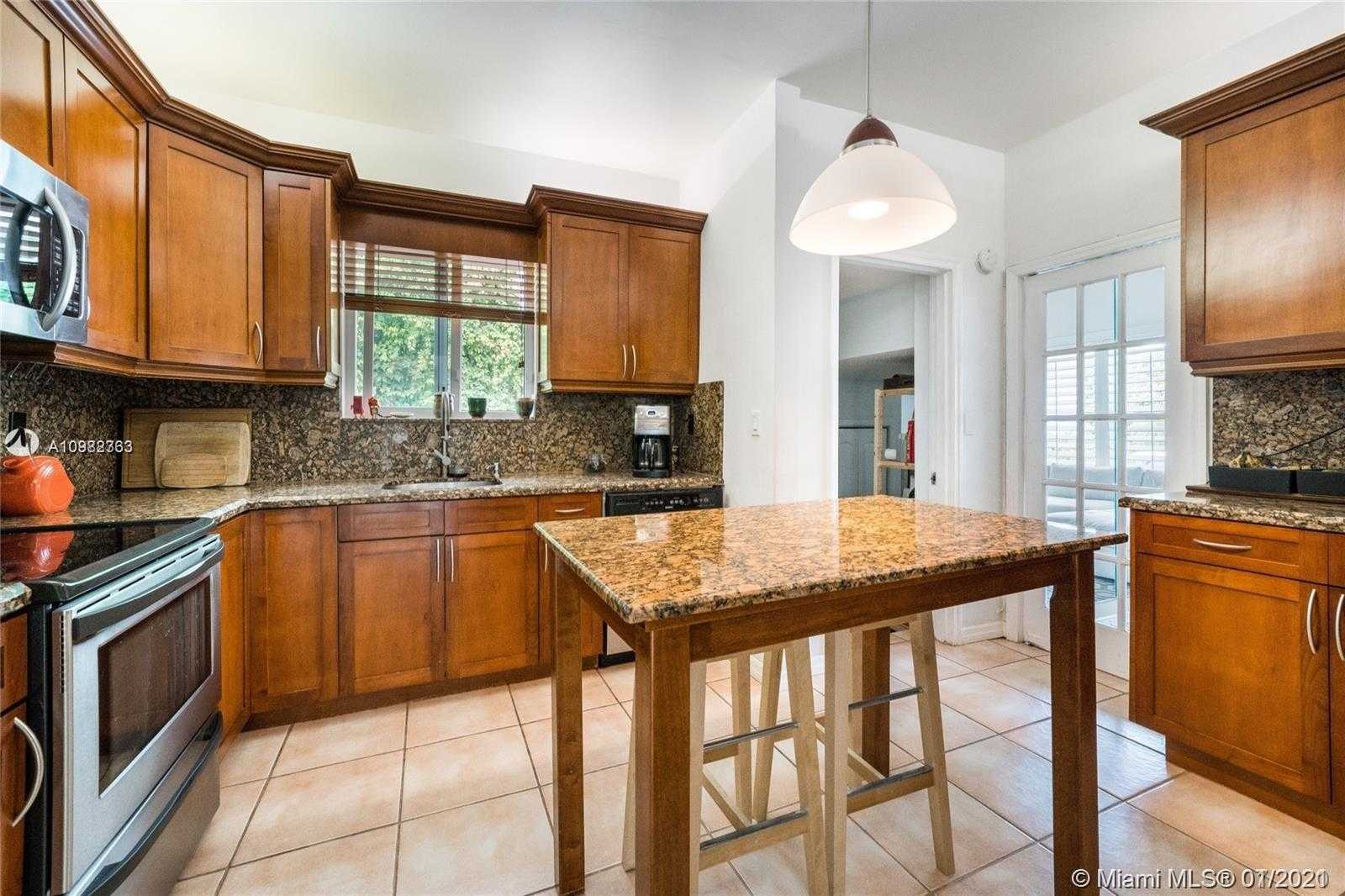 Small Image of 5456 LA GORCE DR, Miami Beach Number 8