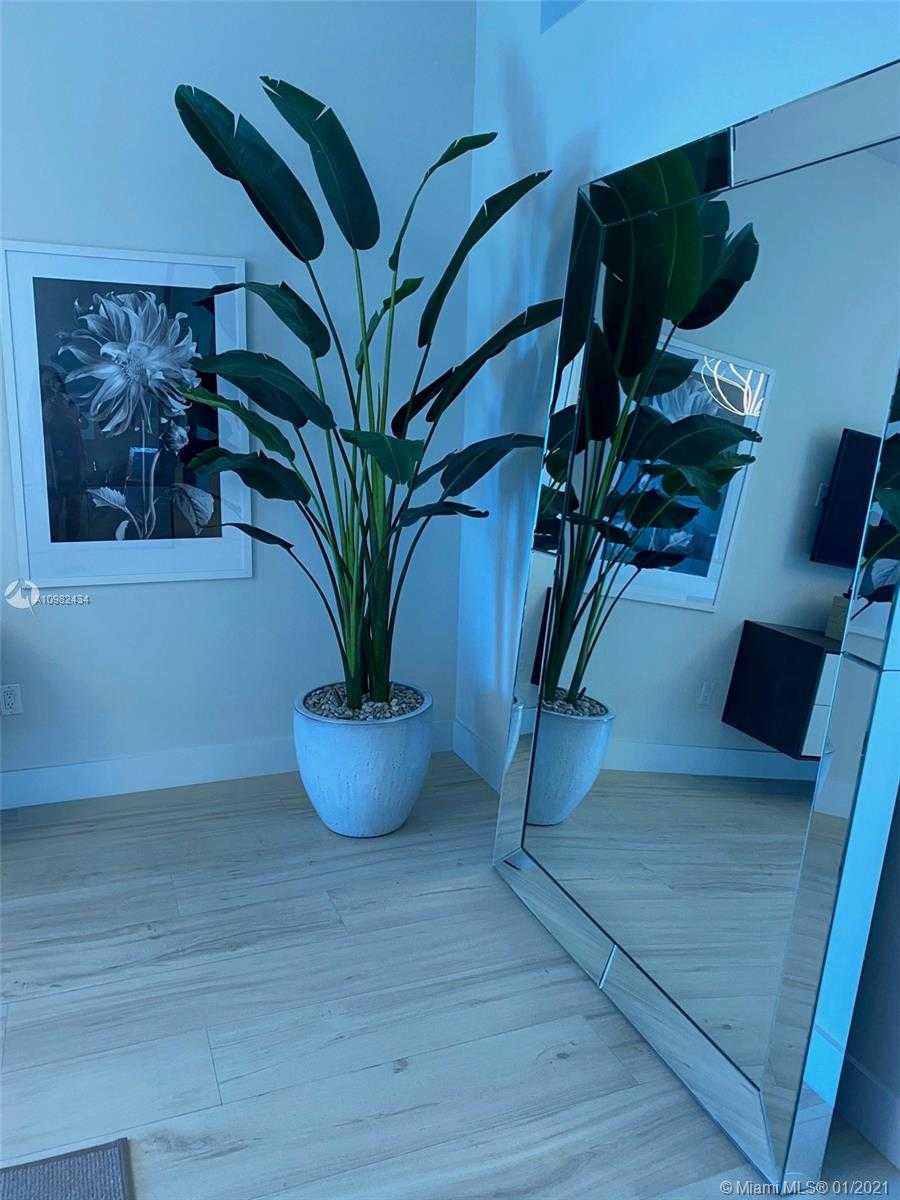 Small Image of 17301 BISCAYNE BLVD #PH6, North Miami Beach Number 11