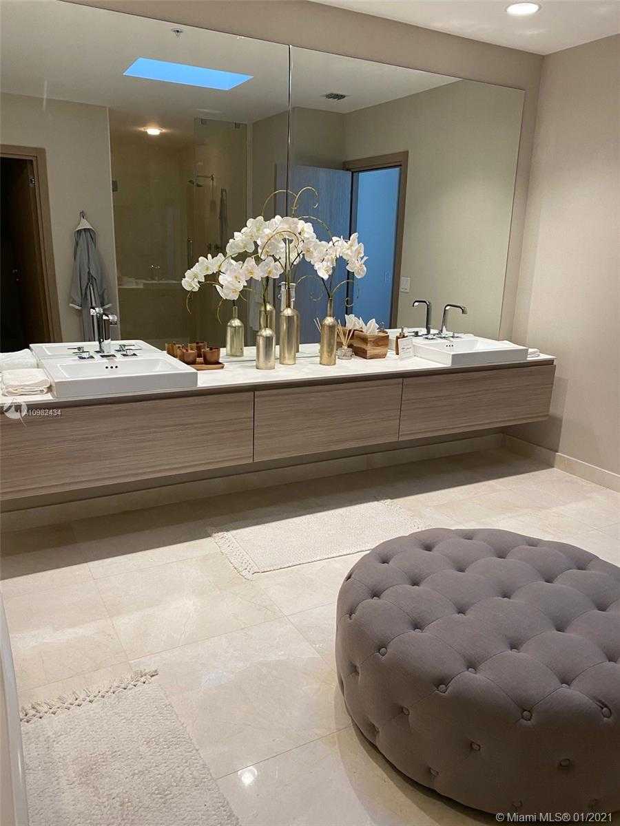 Small Image of 17301 BISCAYNE BLVD #PH6, North Miami Beach Number 12