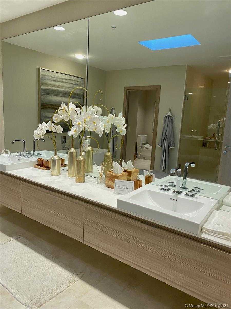 Small Image of 17301 BISCAYNE BLVD #PH6, North Miami Beach Number 13