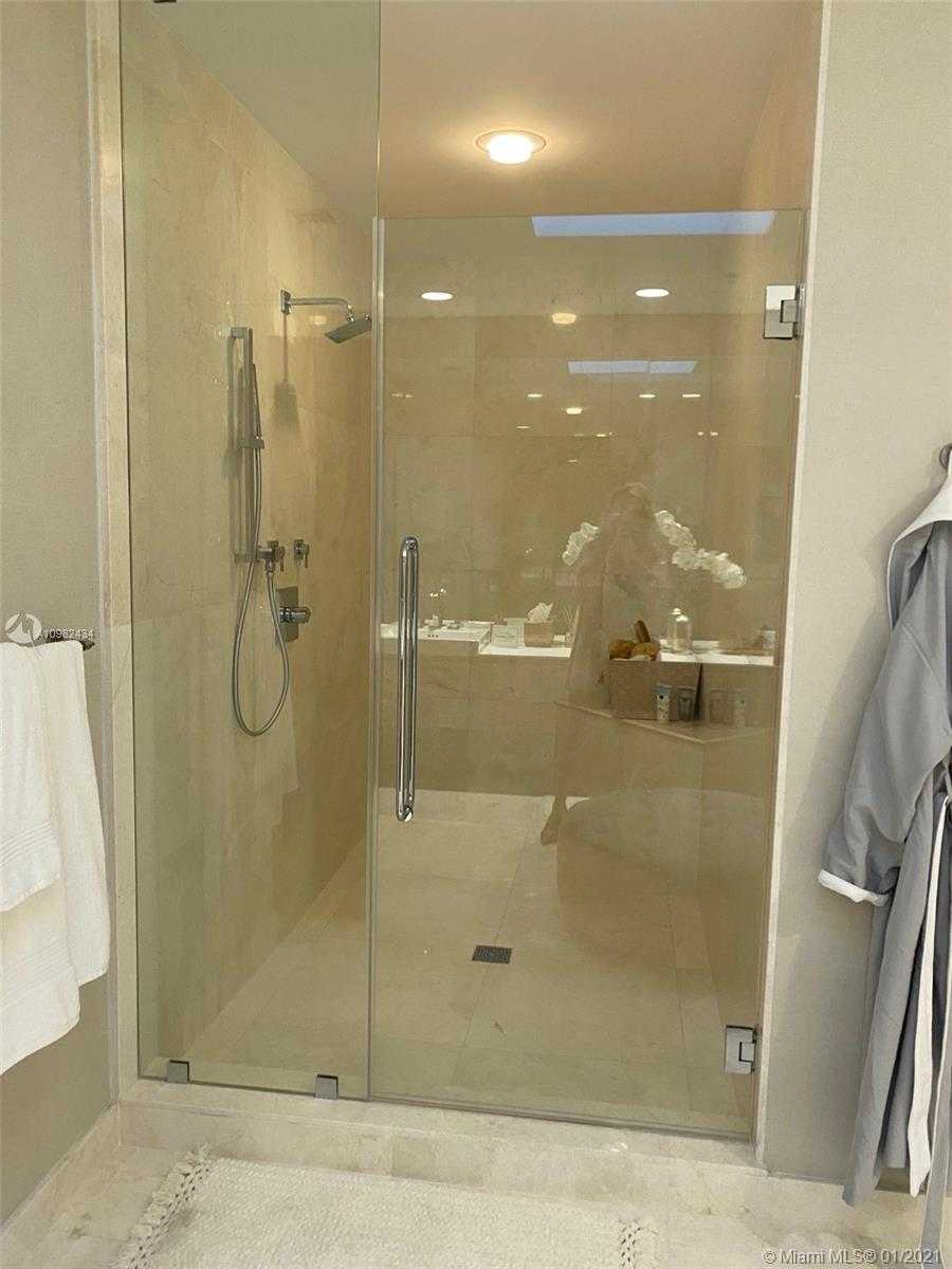 Small Image of 17301 BISCAYNE BLVD #PH6, North Miami Beach Number 14