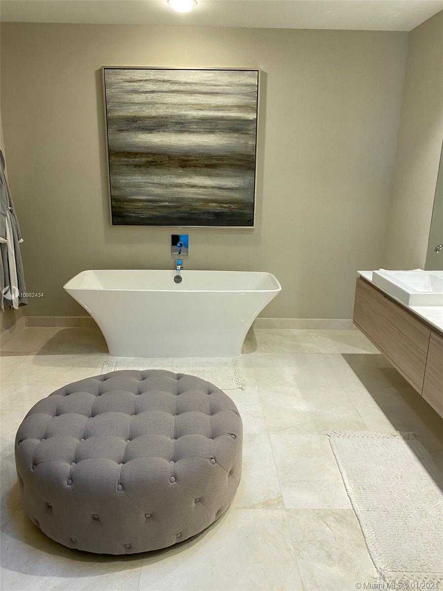 Small Image of 17301 BISCAYNE BLVD #PH6, North Miami Beach Number 15