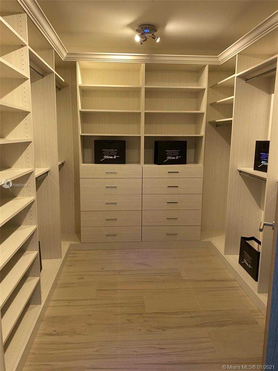 Small Image of 17301 BISCAYNE BLVD #PH6, North Miami Beach Number 16