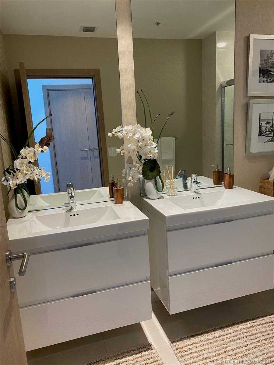 Small Image of 17301 BISCAYNE BLVD #PH6, North Miami Beach Number 18